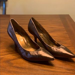 Jessica Simpson brown shiny pumps